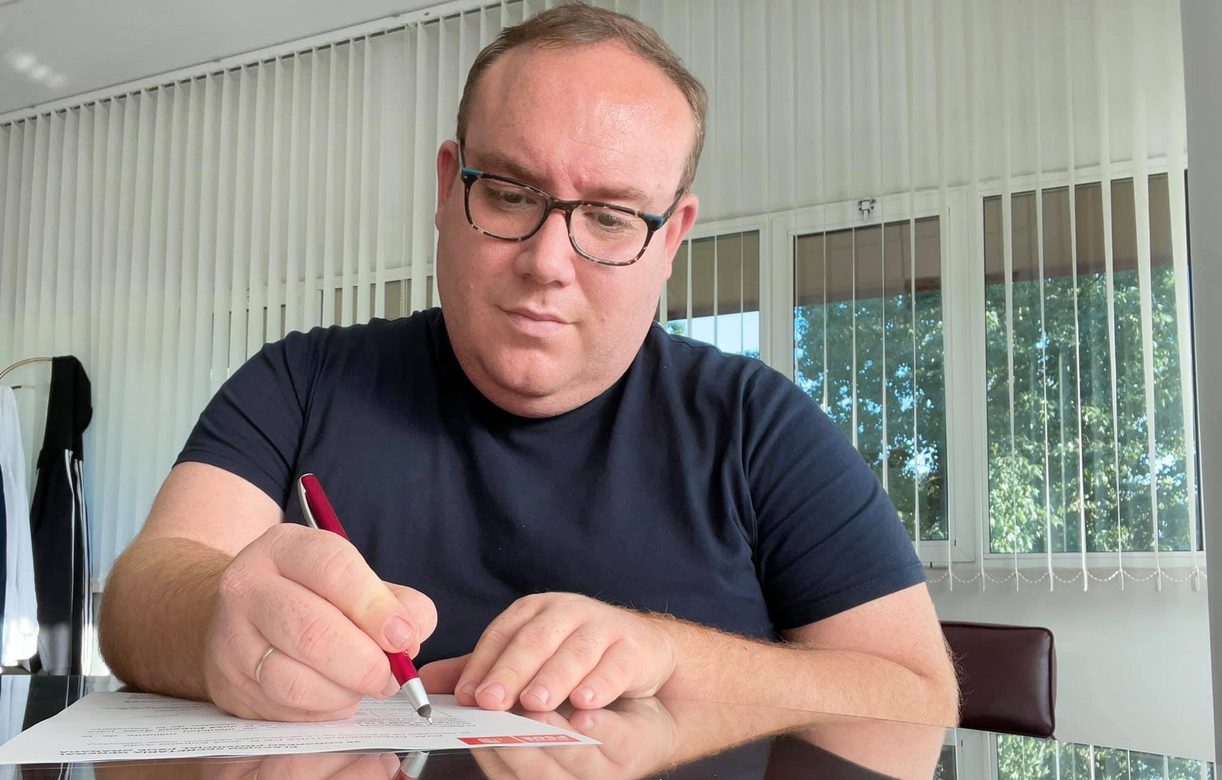 El diputado provincial Manolo Guirado, anuncia en sus redes sociales que no concurrirá por el PSOE al gobierno de Salobreña.